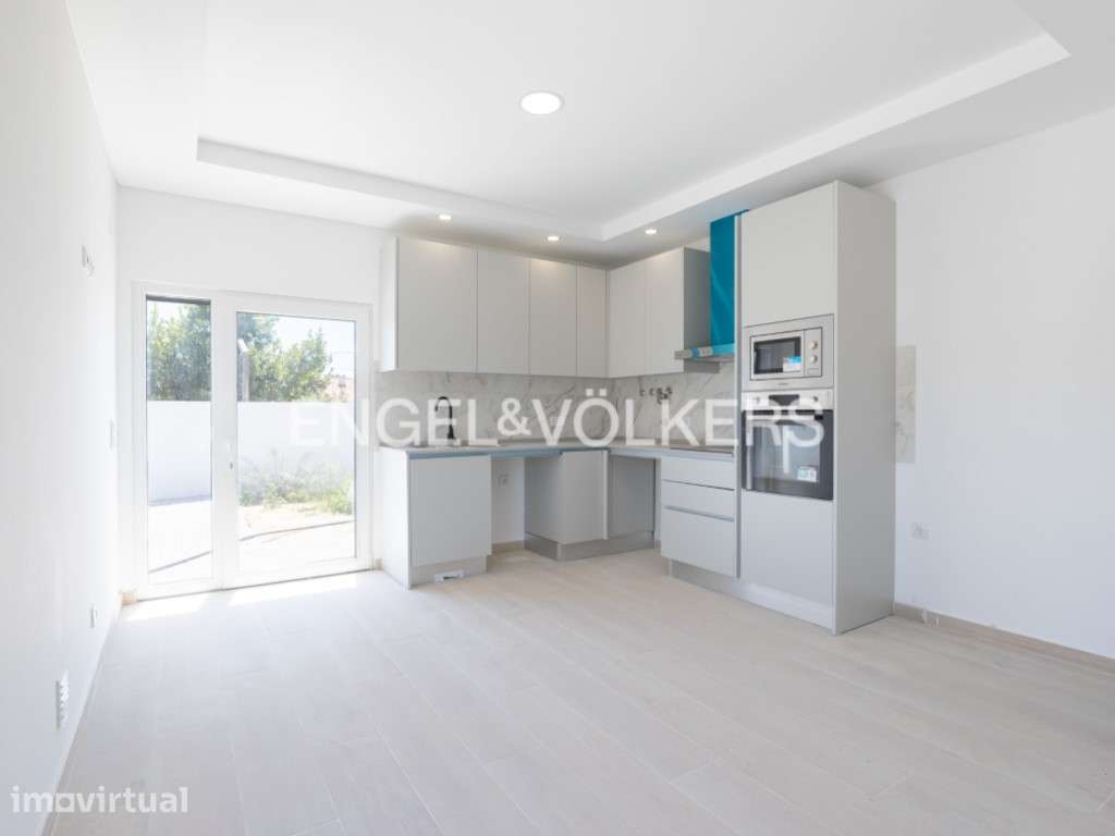 Moradia Geminada T4 Triplex em Fernão Ferro - Grande imagem: 5/39