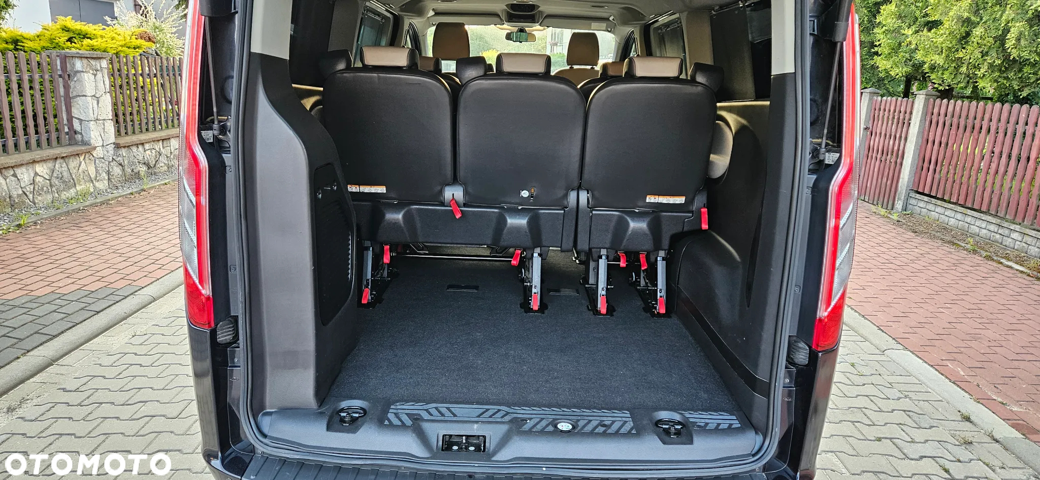 Ford Tourneo Custom 300 L2H1 VA Limited - 24