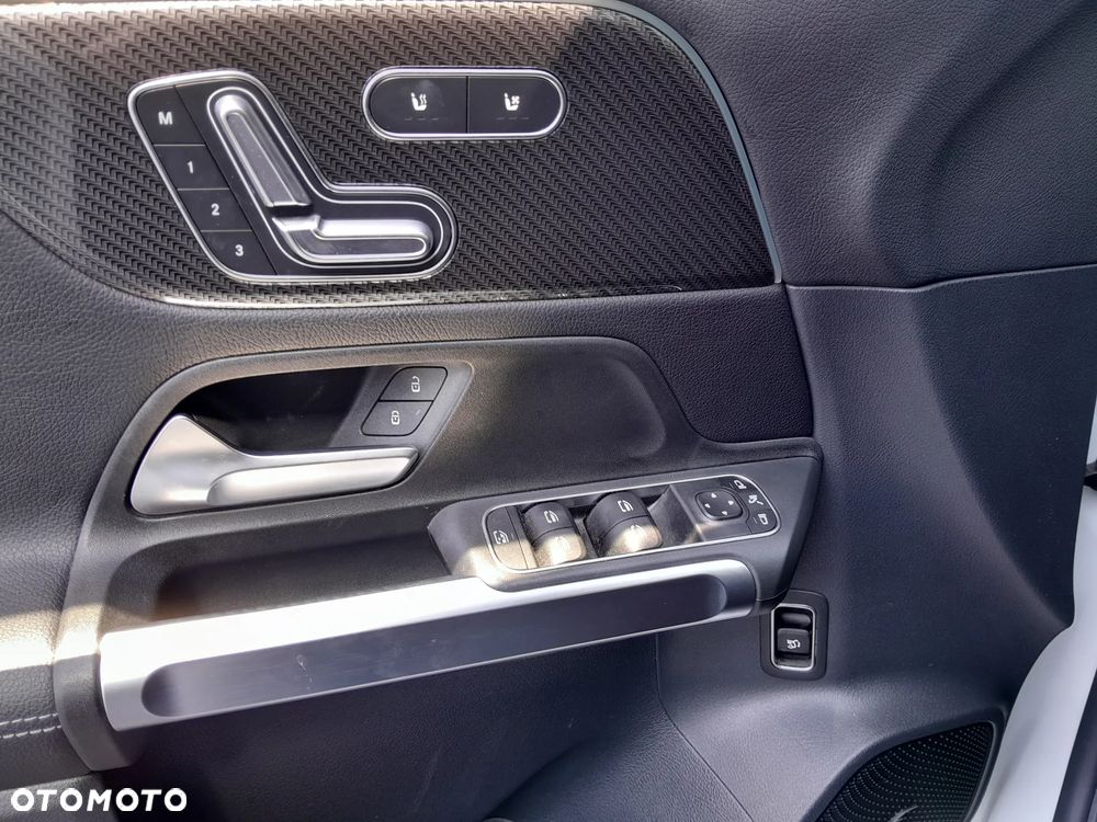 Mercedes-Benz GLB - 16