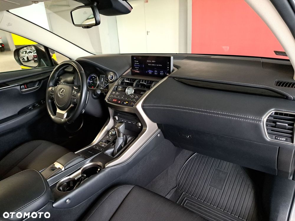 Lexus NX 300h Business Edition AWD - 17