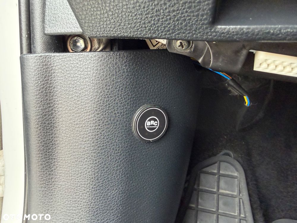 Toyota Corolla 1.8 Hybrid Comfort - 28