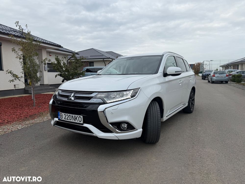 Mitsubishi Outlander 2.0 4WD Plug-In Hybrid - 10