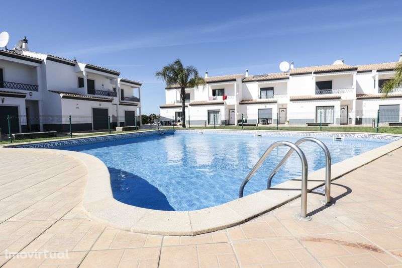 Moradia T3 em condomínio privado em Albufeira para arrendamento anual - Grande imagem: 2/12