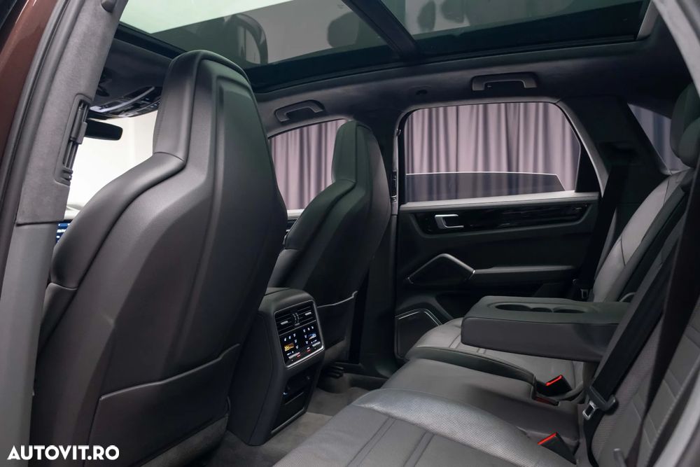 Porsche Cayenne S - 32