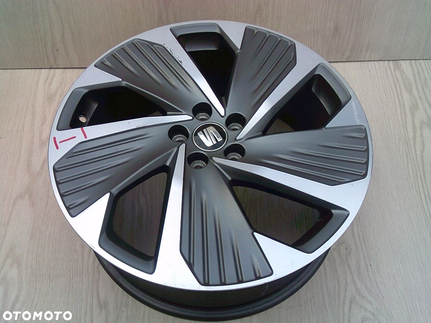 SEAT ARONA FELGA 8 x 18 ET47 6F9601025G - 3