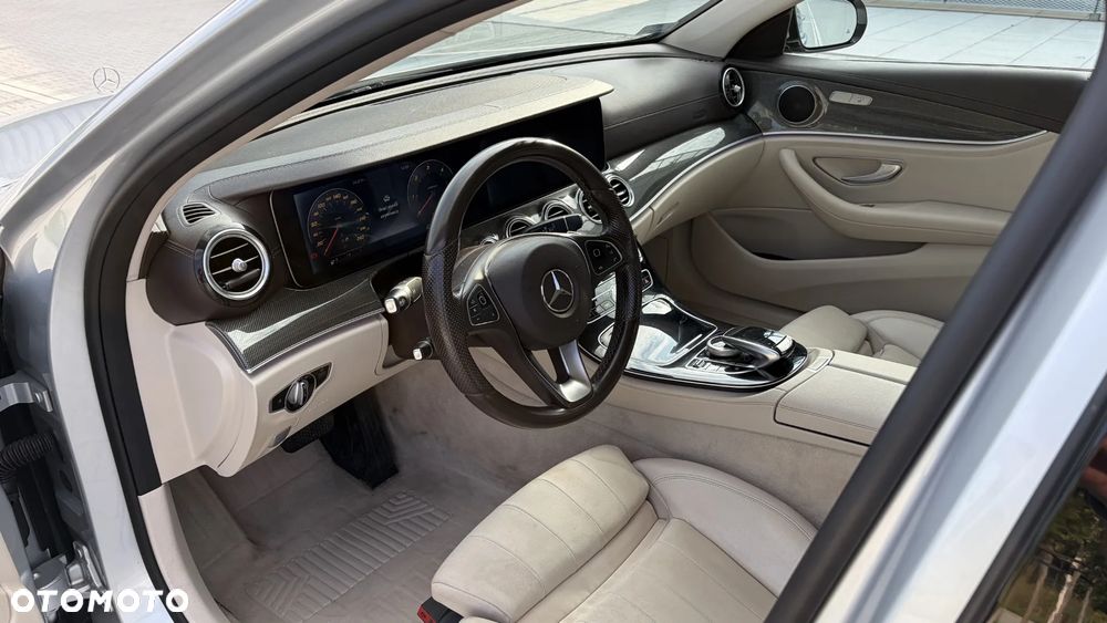 Mercedes-Benz Klasa E 220 d 9G-TRONIC - 12