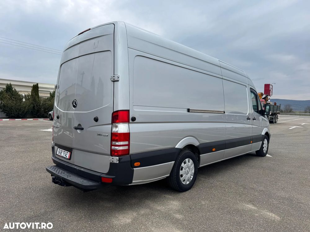 Mercedes-Benz Sprinter - 4
