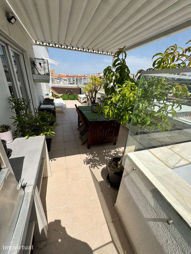 Apartamento T4 com excelentes áreas e localização privilegiada - Grande imagem: 2/30
