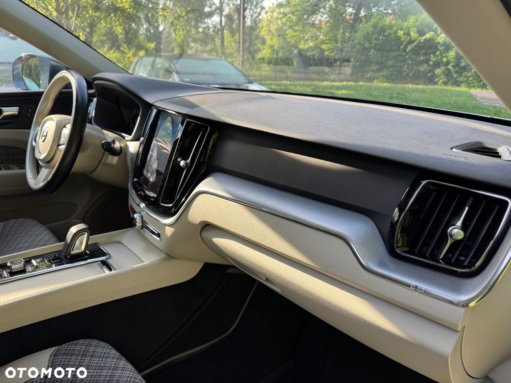 Volvo XC 60 B4 D AWD Momentum Pro - 8