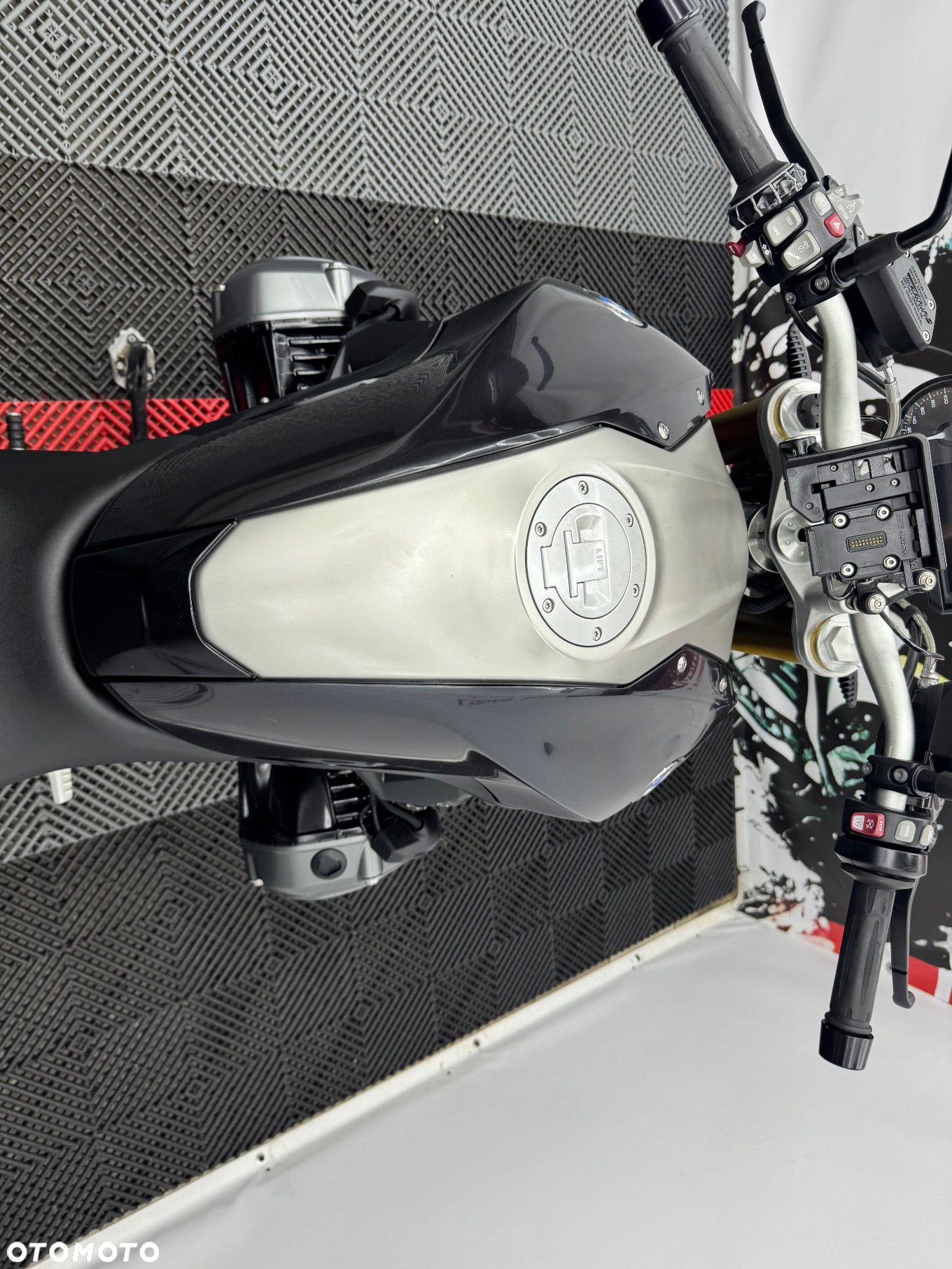 BMW R - 26