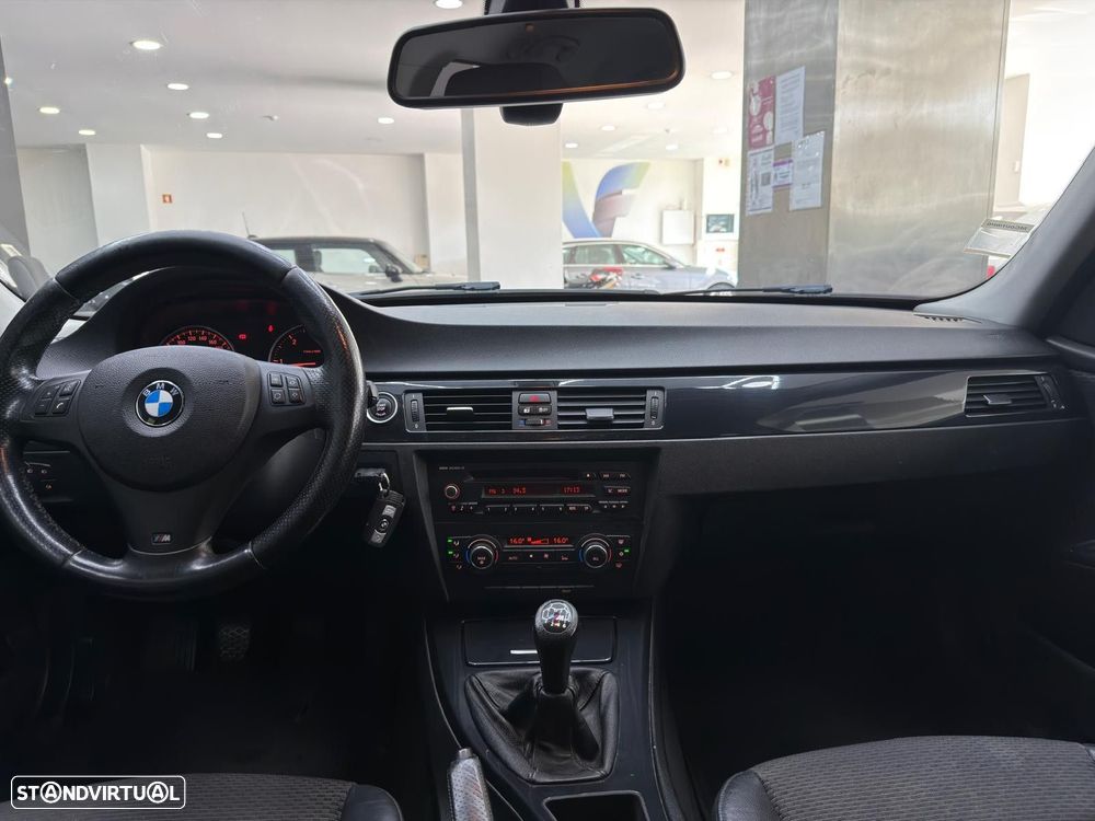 BMW 318 d Pack M - 24