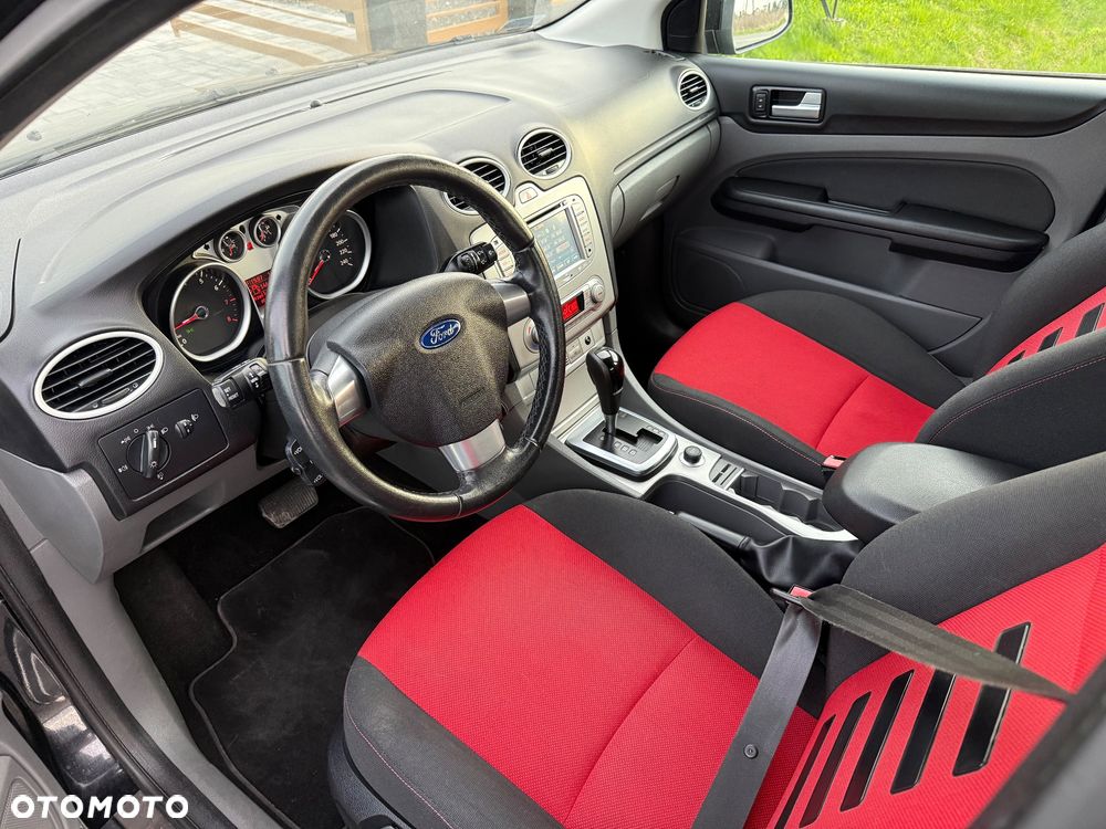 Ford Focus 1.6 16V Ghia - 9