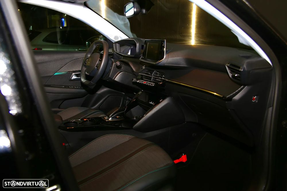 Peugeot e-208 Allure - 12
