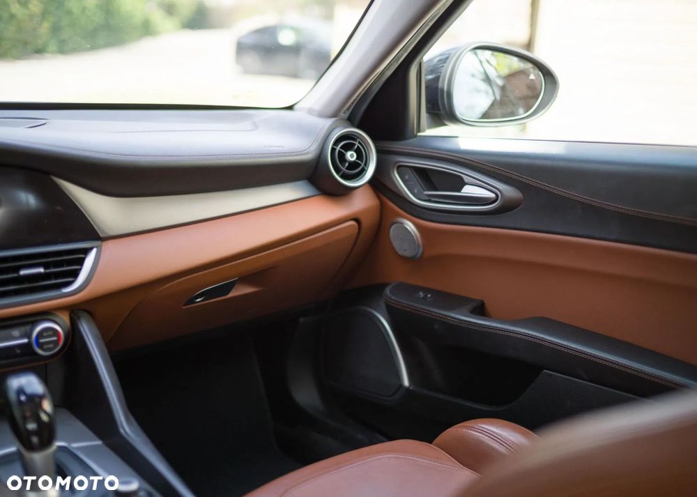 Alfa Romeo Giulia 2.0 Turbo TI Q4 - 24