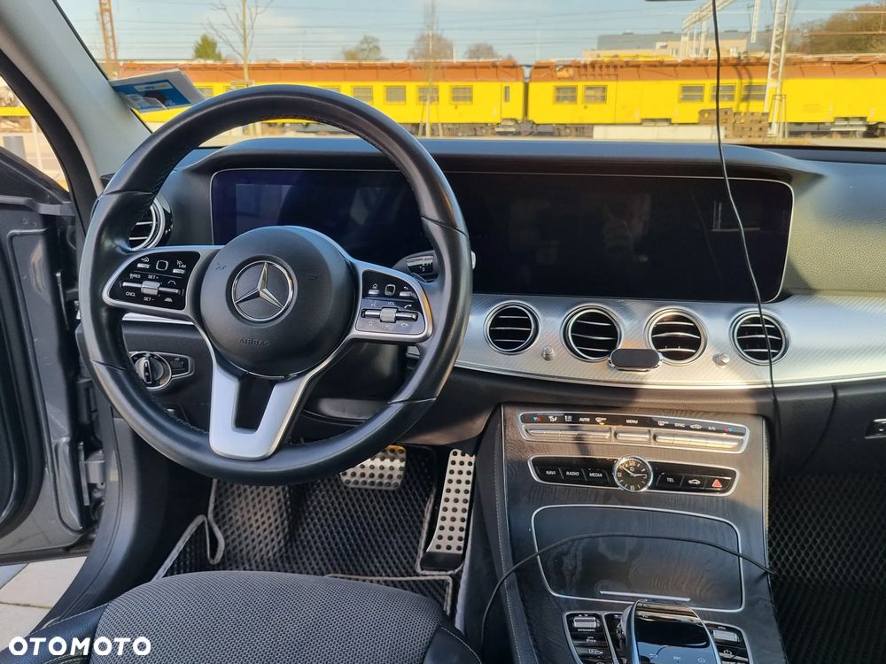 Mercedes-Benz Klasa E 220 d 4-Matic 9G-TRONIC - 17