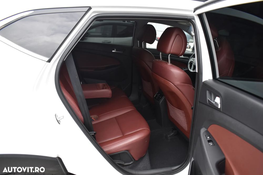 Hyundai Tucson 2.0 CRDI 4WD 6AT Luxury Pack+ - 35