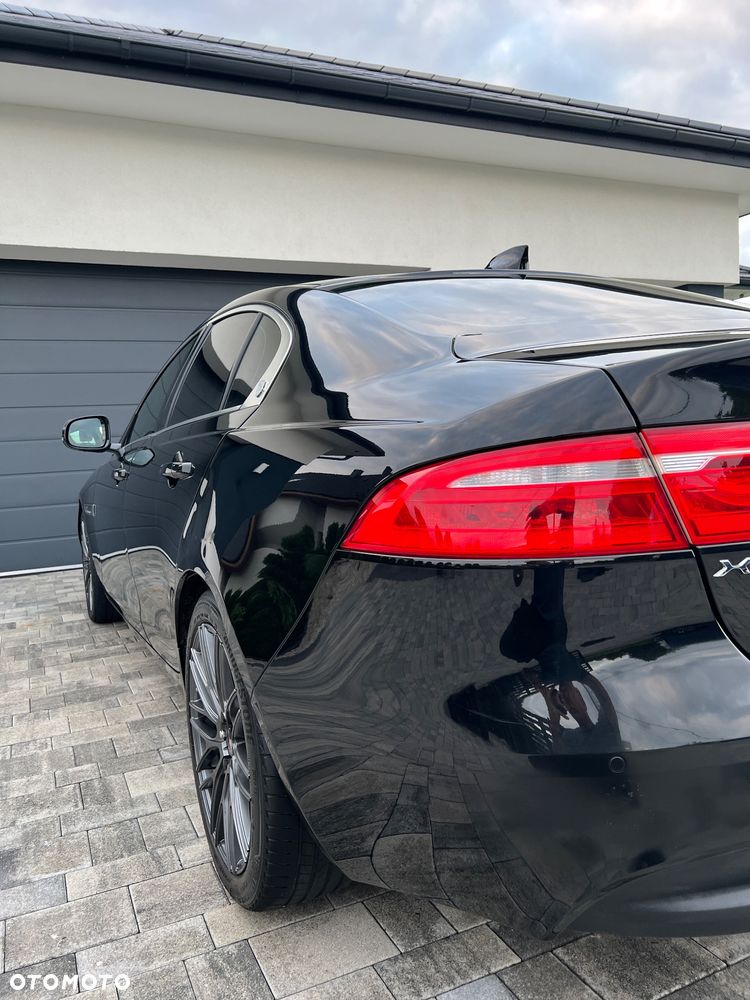 Jaguar XE 2.0 D Prestige - 12