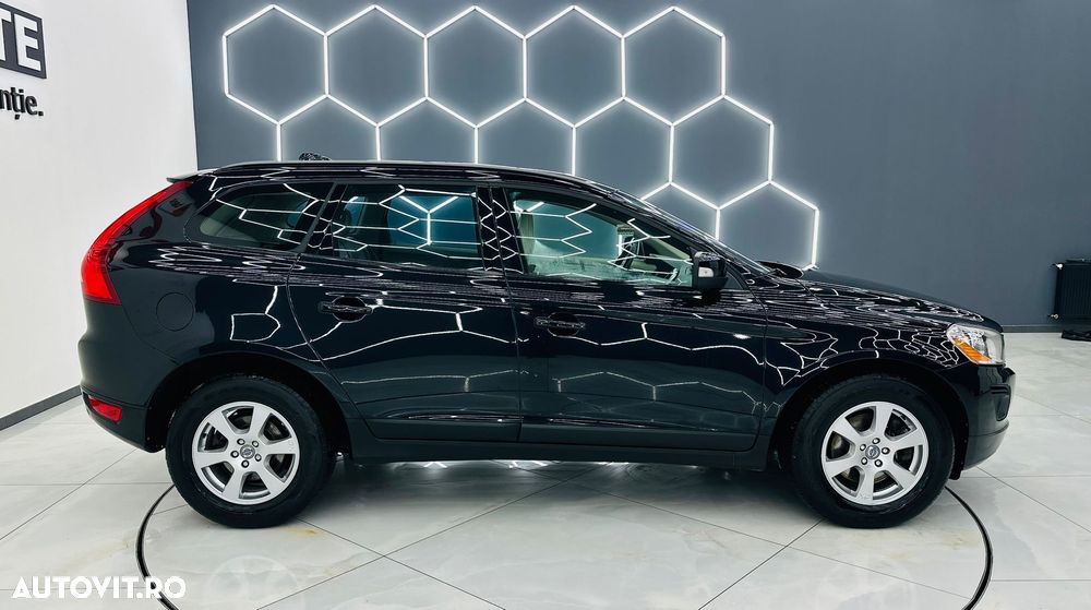 Volvo XC 60 D4 AWD Momentum - 29