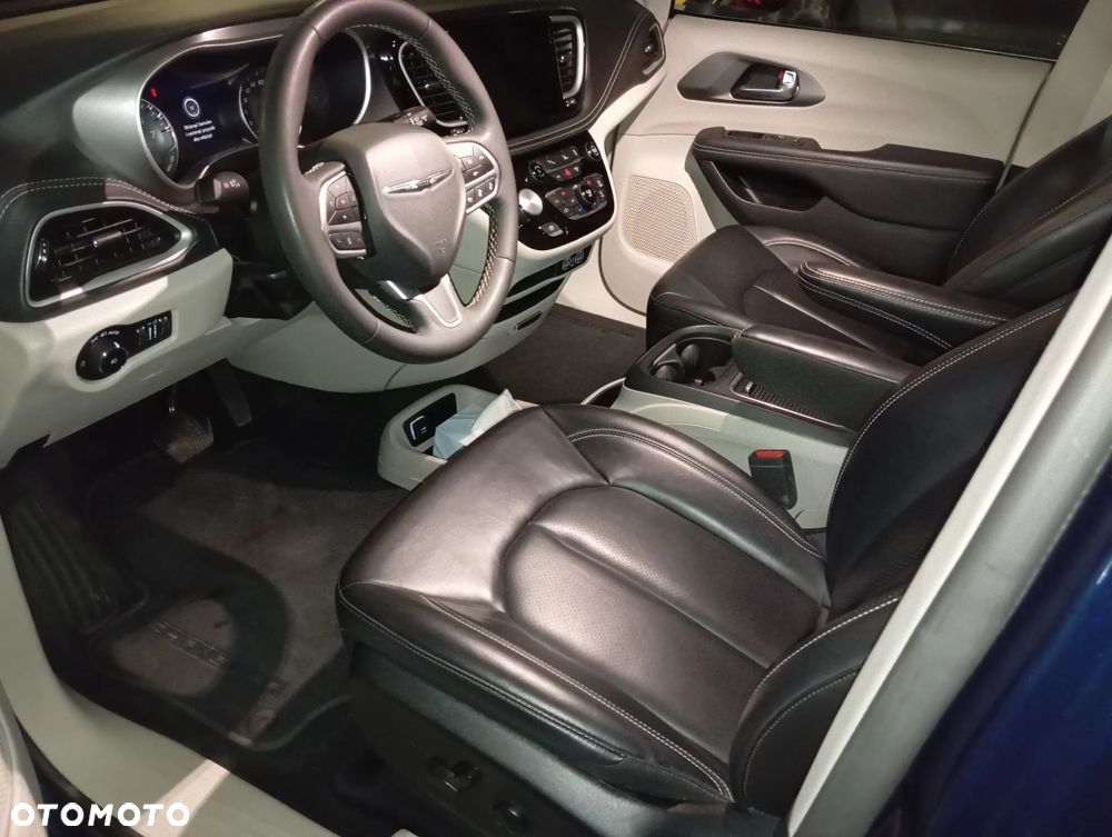 Chrysler Pacifica - 23