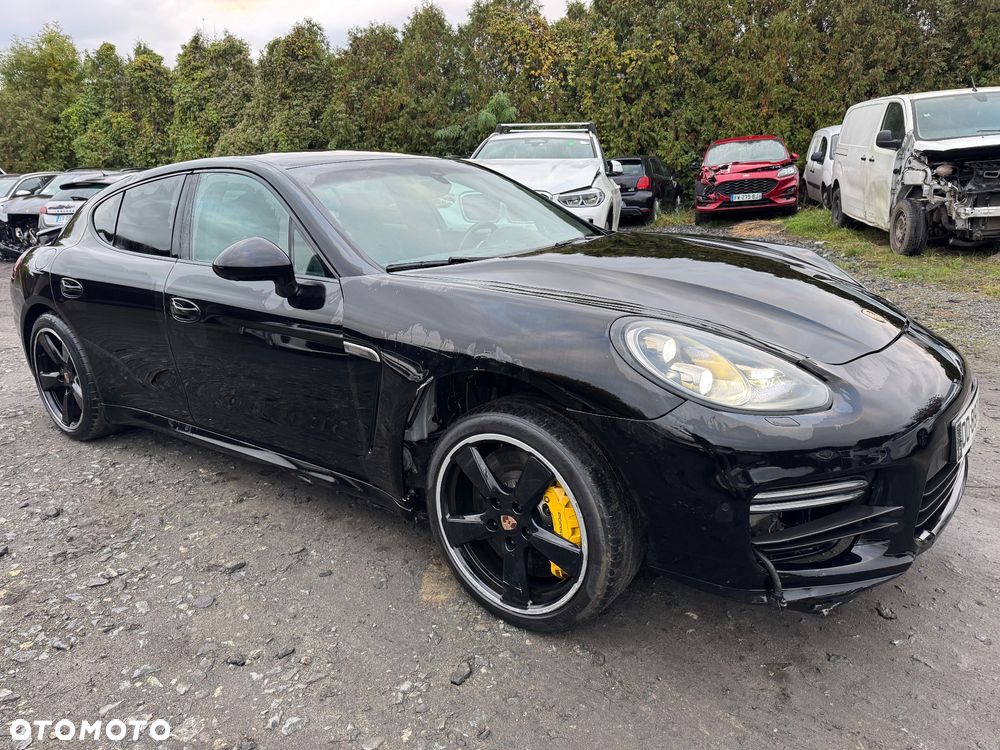 Porsche Panamera GTS PDK - 31