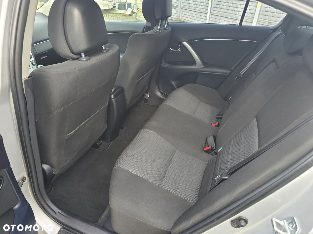 Toyota Avensis 2.0 D-4D Sol+NAVI - 18