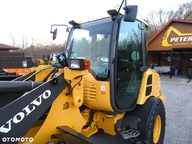 Volvo L25F / Z Niemiec / WAGA / Super Stan / - 25