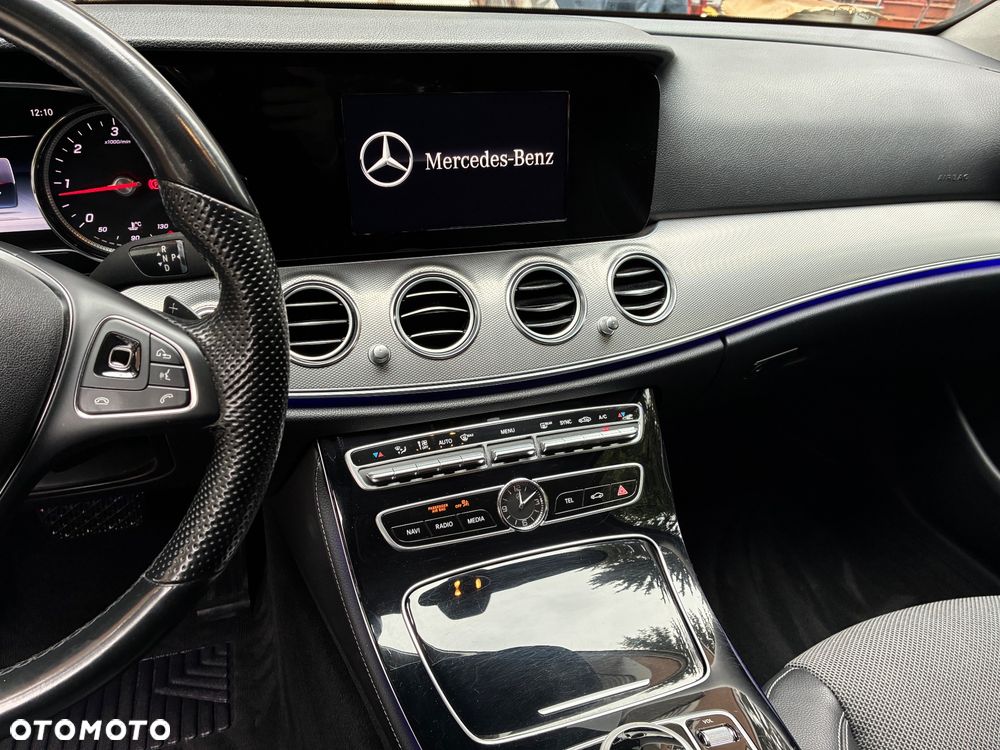 Mercedes-Benz Klasa E 220 d 9G-TRONIC - 21