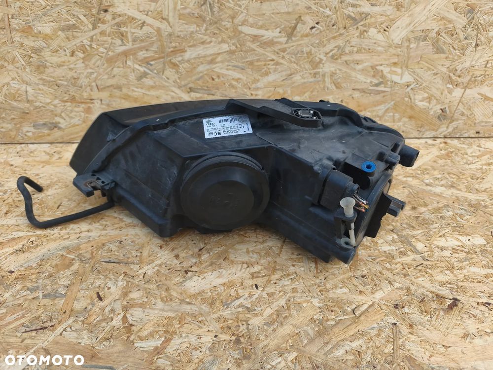 Audi A3 8P Lift 09-12r lampa przód przednia prawa UK - 3