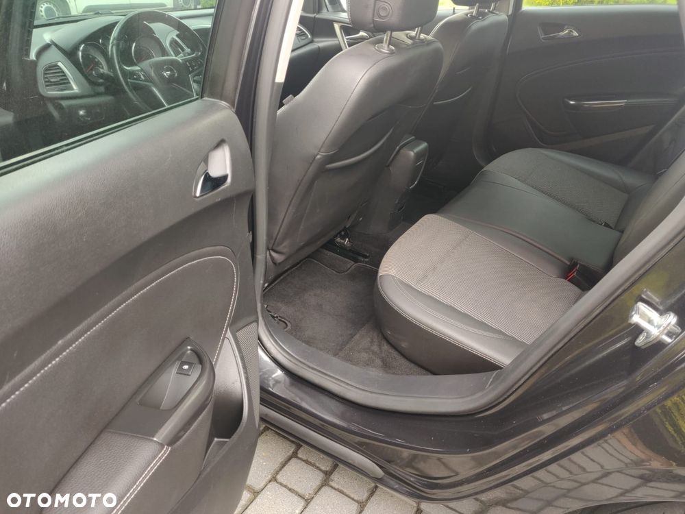 Opel Astra 1.6 T Cosmo - 9