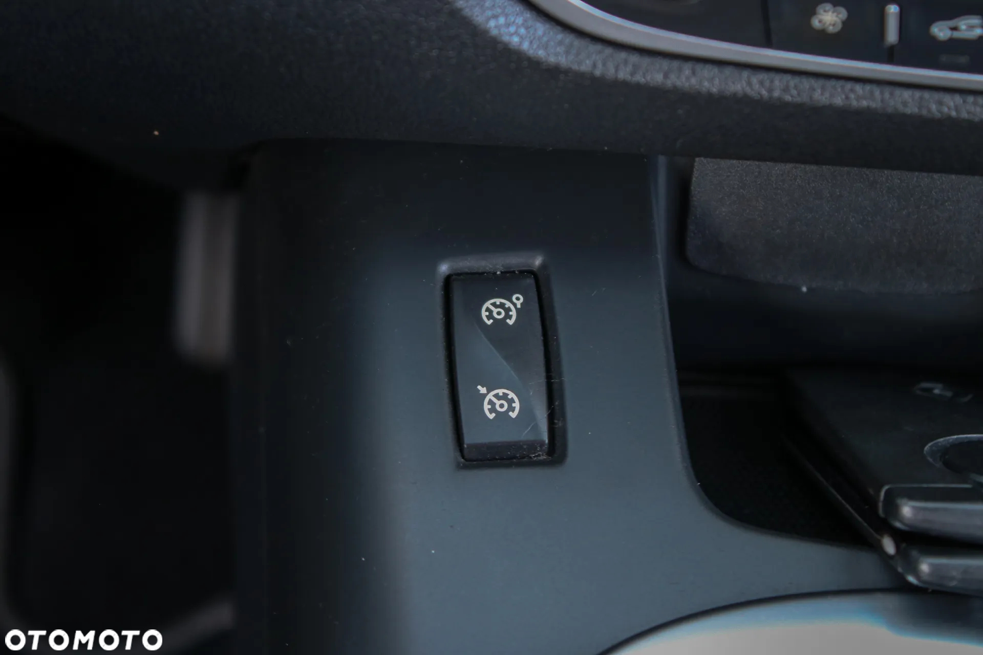 Renault Grand Scenic ENERGY TCe 115 Bose Edition - 38