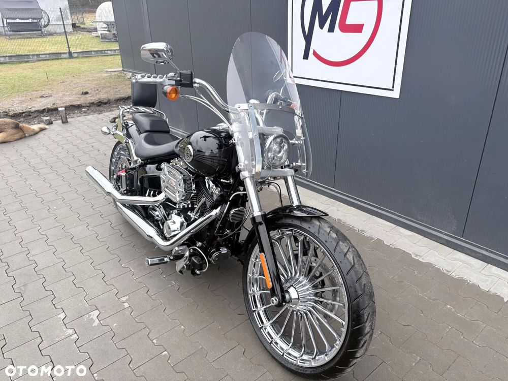 Harley-Davidson Softail Breakout - 3