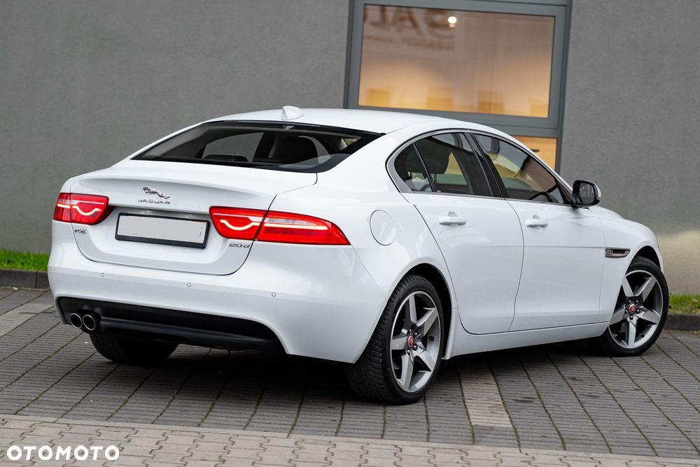 Jaguar XE - 13
