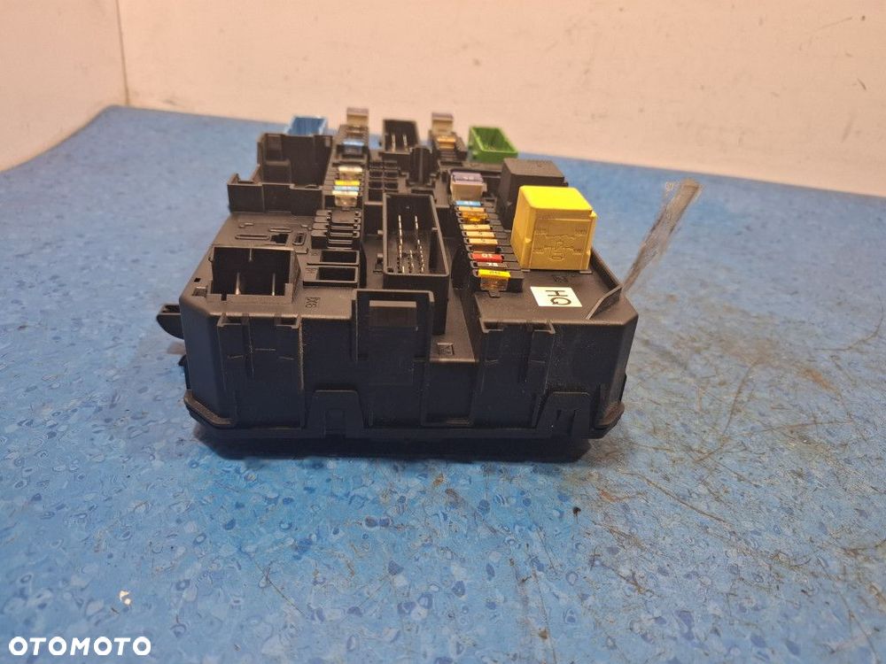 OPEL ASTRA H 1.6B SKRZYNKA BEZPIECZNIKÓW 13220831 - 4