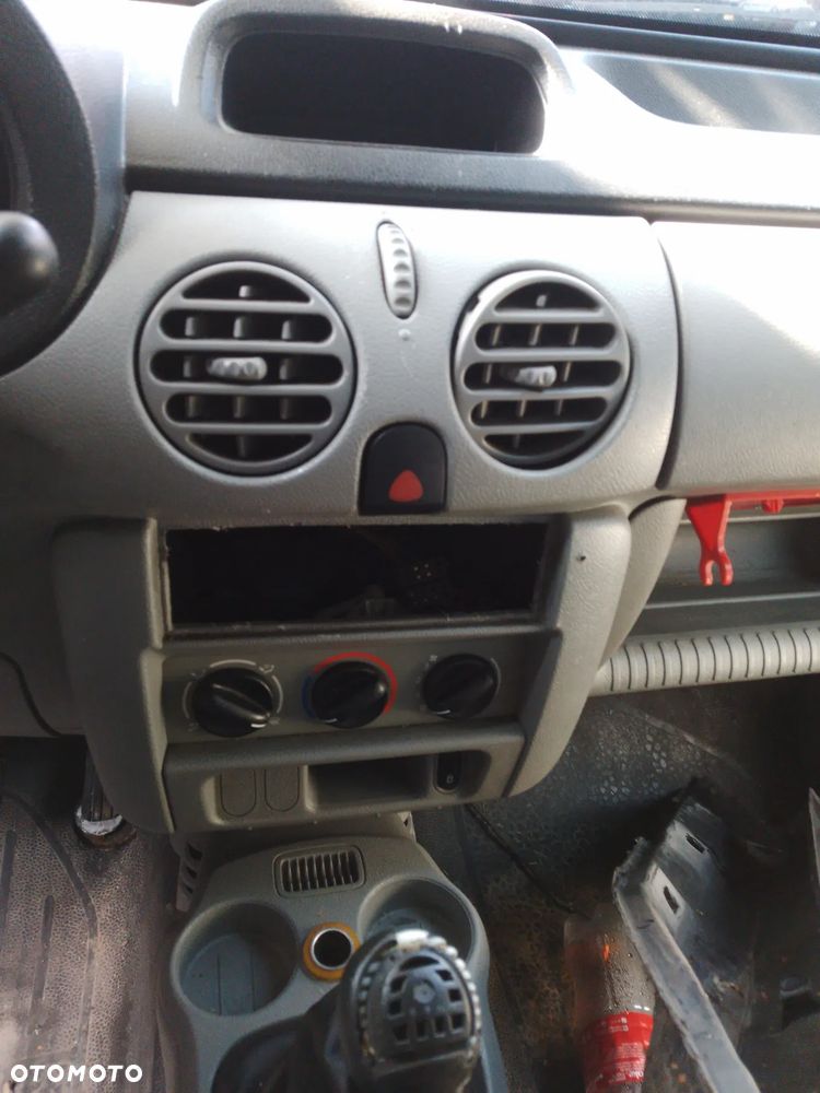 RENAULT KANGOO I 03-08 1.5 DCI    LAMPA PRZÓD PRAWA LEWA - 28