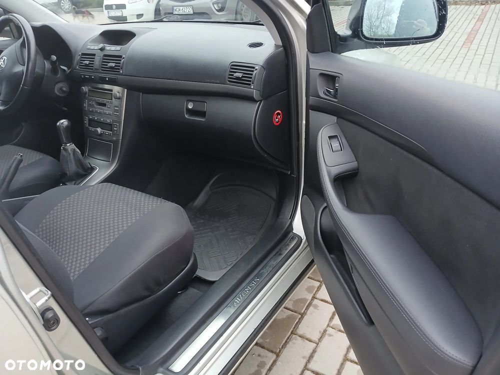 Toyota Avensis 1.8 VVT-i Sol - 10