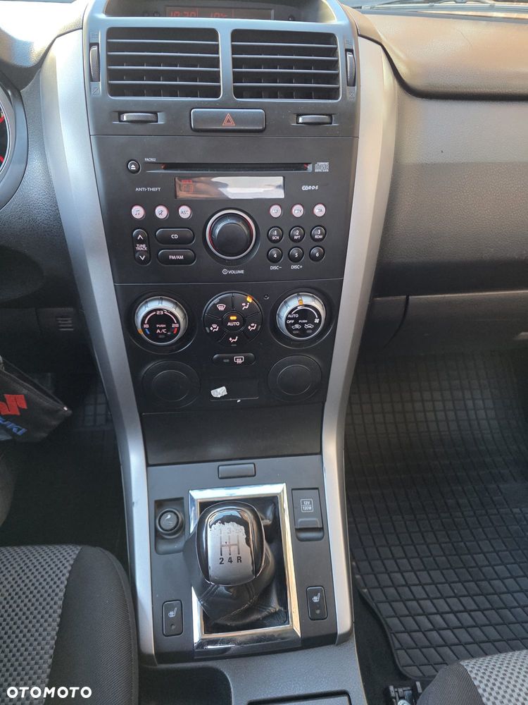 Suzuki Grand Vitara 1.6 De luxe - 11