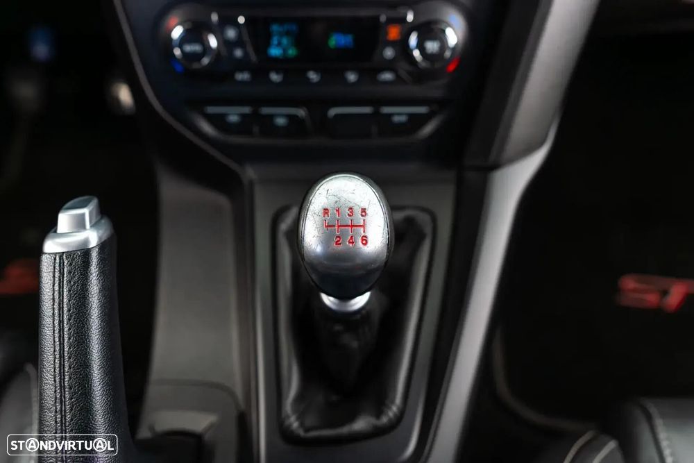 Ford Focus 2.0 EcoBoost ST c/ Pack Pele Desportiva - 20