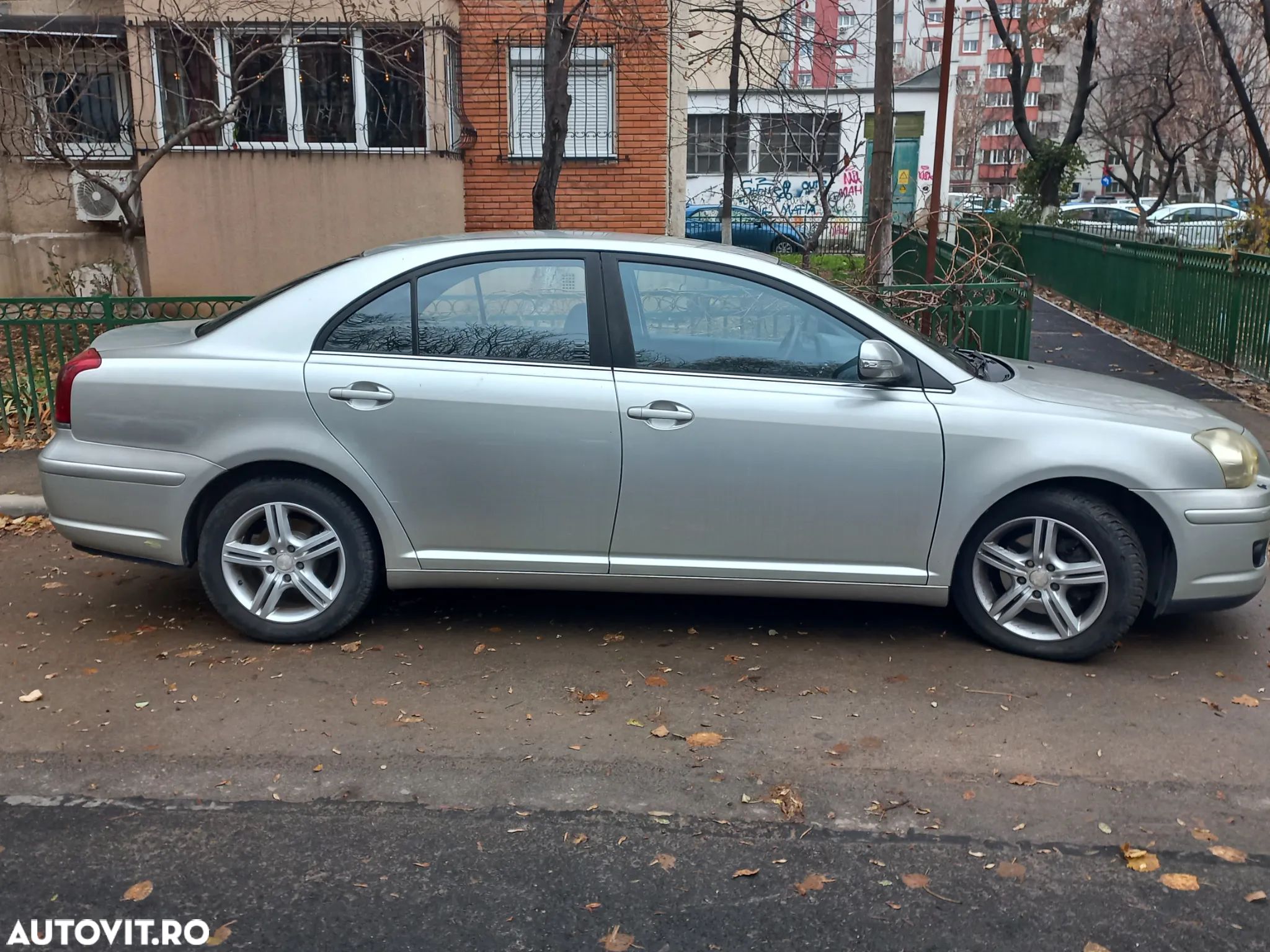 Toyota Avensis - 1