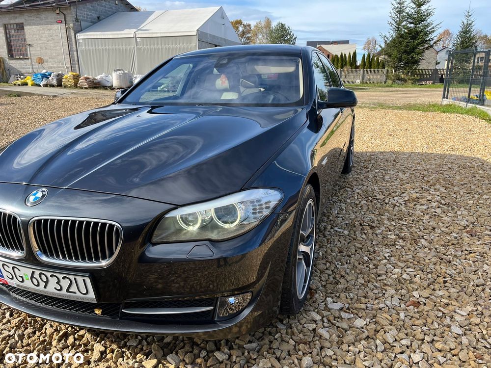 BMW Seria 5 525d xDrive - 2