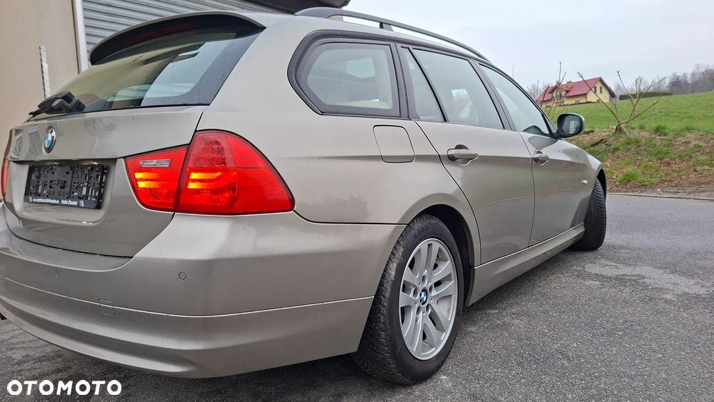 BMW Seria 3 318i Edition Exclusive - 4