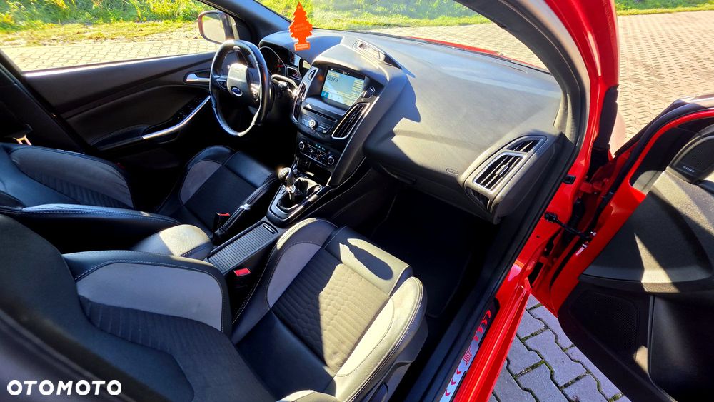 Ford Focus 2.0 EcoBoost ST mit Leder-Sport-Paket - 19
