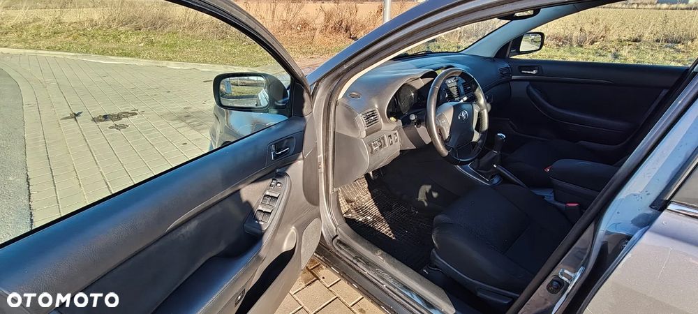 Toyota Avensis 2.0 D-4D Combi - 26