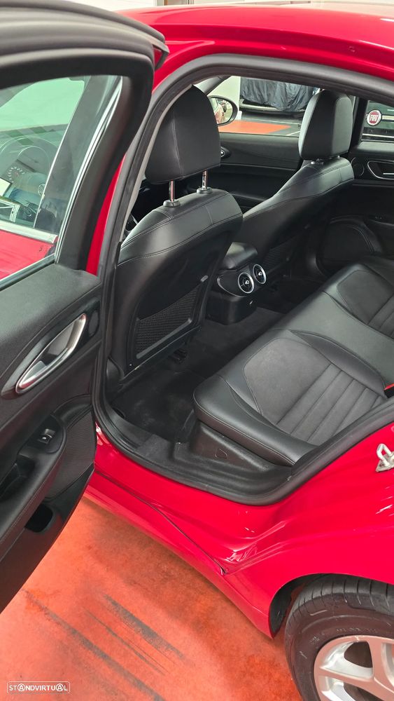 Alfa Romeo Giulia 2.2 D Sprint AT8 - 11