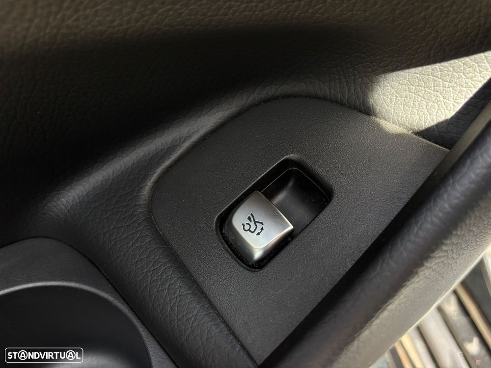 Mercedes-Benz E 300 de 9G-TRONIC AMG Line - 13