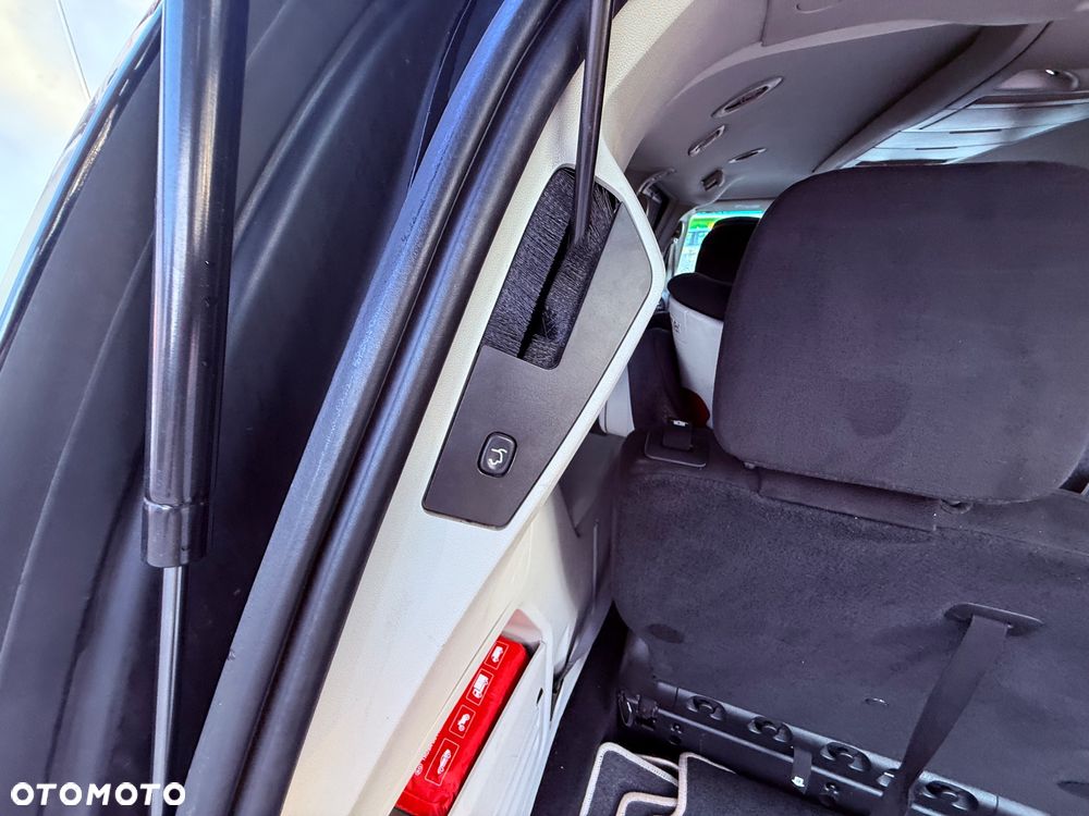 Chrysler Town & Country 3.6 Limited - 21