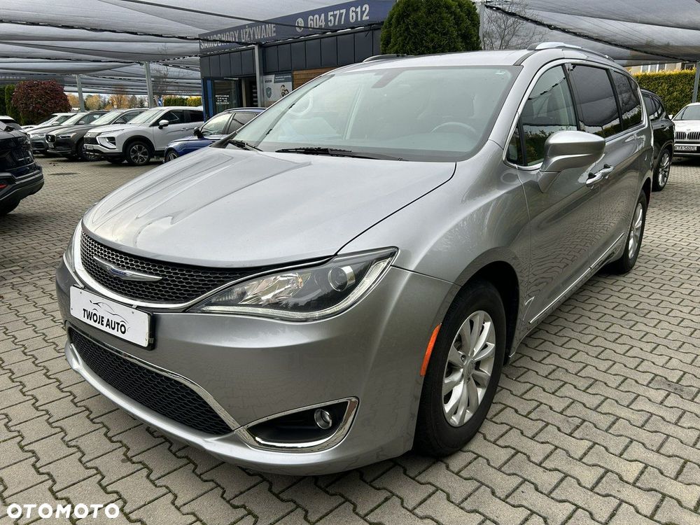 Chrysler Pacifica - 3