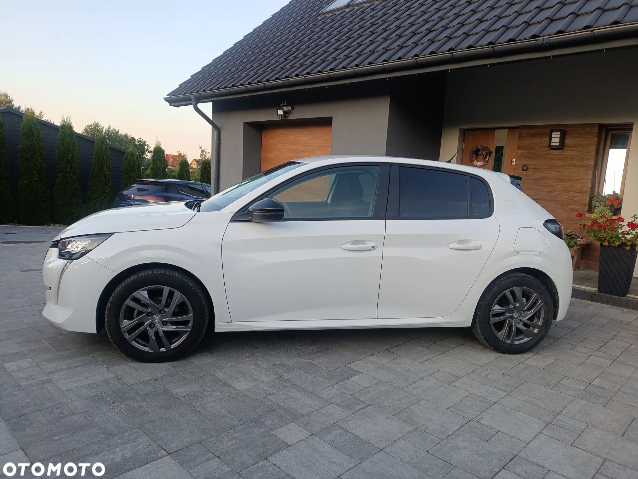 Peugeot 208 - 1