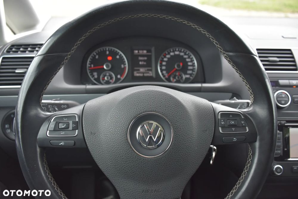 Volkswagen Touran 2.0 TDI DPF BlueMotion Technology STYLE - 22