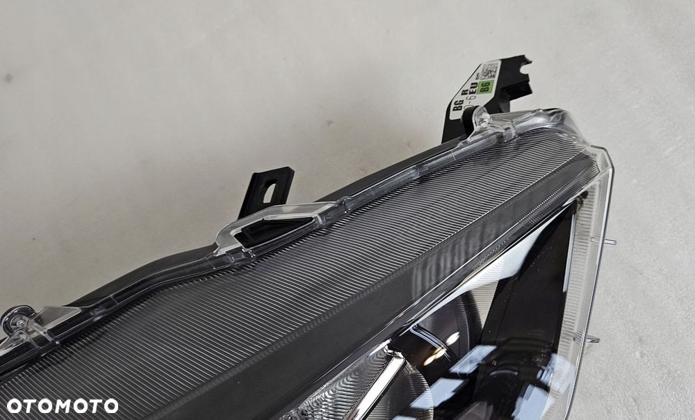 LAMPA PRAWA ZWYKŁA SOCZEWKA TOYOTA YARIS IV 2019- - 4