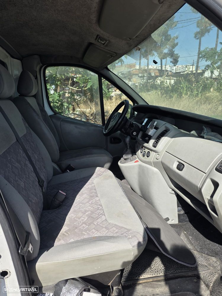 Opel Vivaro - 8